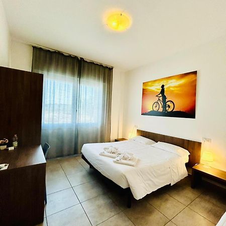 Hotel Bed & Bike Чезена Экстерьер фото